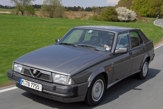 Alfa Romeo 75 16v-30